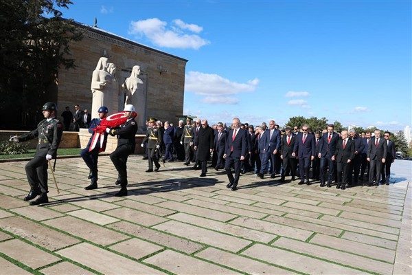 Milli Savunma Bakanı G&uuml;ler, 29 Ekim Cumhuriyet Bayramı dolayısıyla Cumhurbaşkanı