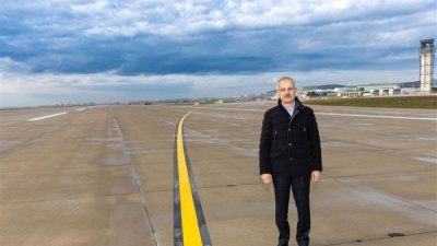 Ulaştırma ve Altyapı Bakanı Abdulkadir Uraloğlu,&nbsp;Azerbaycan'ın Bağımsızlık G&uuml;n&uuml; dolayısıyla bir