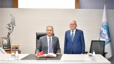 Bir dizi programa katılmak &uuml;zere Kayseri&rsquo;ye gelen İ&ccedil;işleri Bakanı Ali