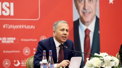 Bakan Yerlikaya ve Orgeneral &Ccedil;ardakcı, Y&uuml;ksekova, Dağlıca, Akt&uuml;t&uuml;n, Yeşilova, Hacı