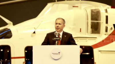 İ&ccedil;işleri Bakanı Ali Yerlikaya, Diyarbakır'da Huzur ve G&uuml;venlik Toplantısında bir