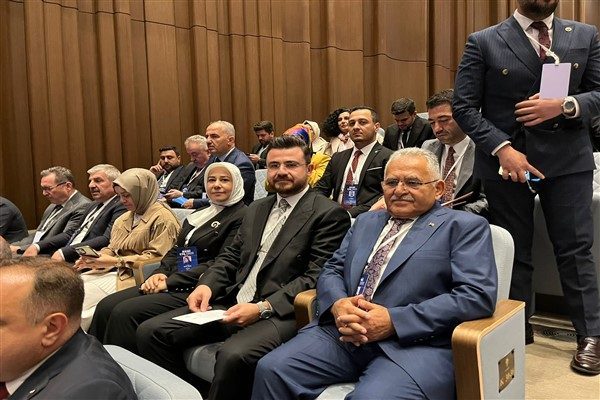 Toplantıya Başkan B&uuml;y&uuml;kkılı&ccedil;&rsquo;ın yanı sıra AK Parti Kayseri İl Başkanı