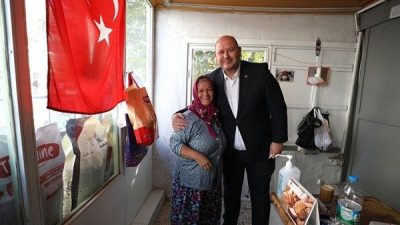 Esnafın yaşadıkları sıkıntıları ve belediyeden taleplerini dinleyen Başkan &Ccedil;i&ccedil;ek, notlarını