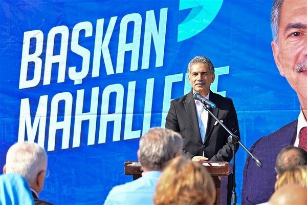 Kurşunlu Tahtalı &Ccedil;arşı arkasında ger&ccedil;ekleşen toplantıya Belediye Başkan Yardımcıları, Belediye