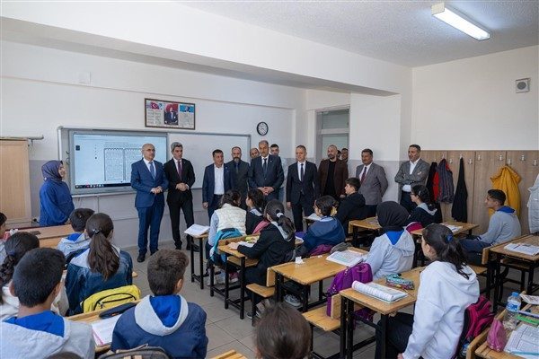 Malatya B&uuml;y&uuml;kşehir Belediye Başkanı Sami Er, İl Milli Eğitim M&uuml;d&uuml;r&uuml;
