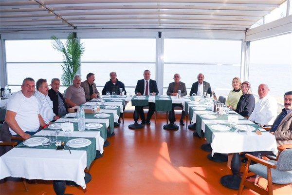 Toplantıda mahallelerin genel durumu, vatandaşlardan gelen talepler ve yürütülen belediye