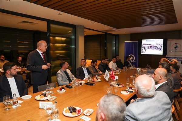 Toplantıda Başkan &Ouml;zl&uuml;, Cedidiye Kent Meydanı Kentsel D&ouml;n&uuml;ş&uuml;m Projesi, Anıt