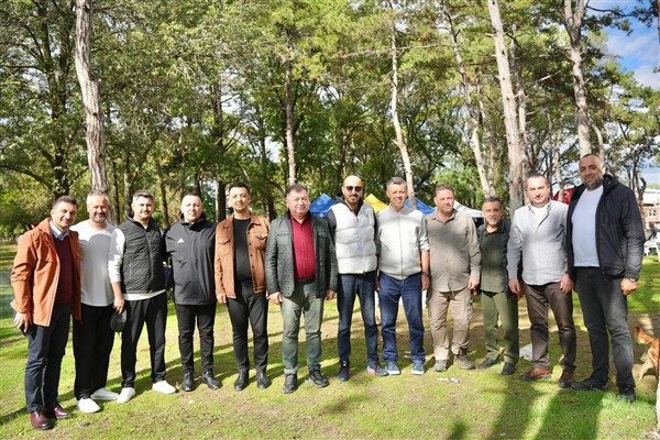 &Ccedil;orlu Belediye Başkanı Ahmet Sarıkurt, &Ccedil;orlu Avcılar Derneği tarafından Ulaş