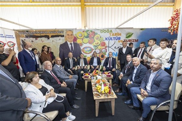 T&uuml;rkiye&rsquo;de n&uuml;fusun &ouml;nemli bir oranının tarımdan ge&ccedil;indiğini ve tarımın direkt