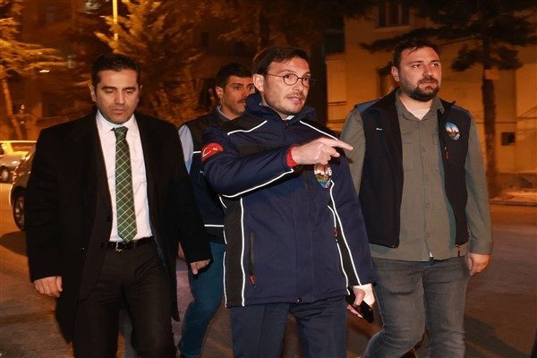 İnceleme programına G&uuml;neşli Mahallesi&rsquo;nden başlayan Başkan Yazıcıoğlu, burada yapımı s&uuml;ren