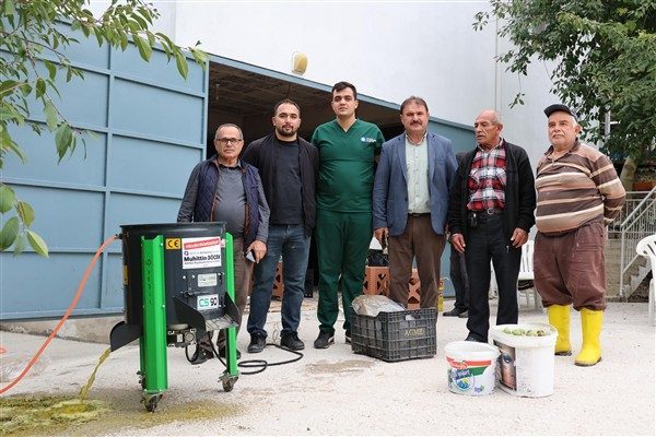 Antalya&rsquo;da ceviz hasadına başlayan mahallelere ceviz soyma makinası g&ouml;nderen B&uuml;y&uuml;kşehir