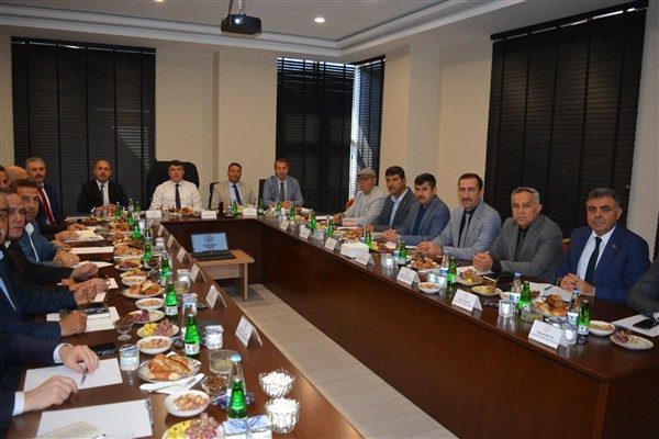 Toplantıda k&ouml;y okullarında okuma becerilerinin geliştirilmesi ve k&uuml;t&uuml;phanelerin zenginleştirilmesi, Kızılay