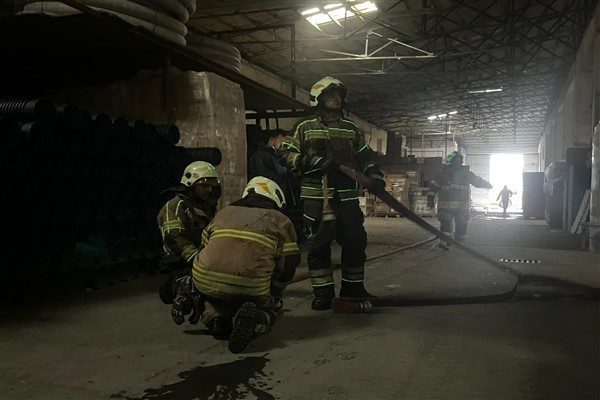 Bornova Gazi Osman Paşa Mahallesi&rsquo;nde sabah saatlerinde dalgı&ccedil; pompa malzemelerinin