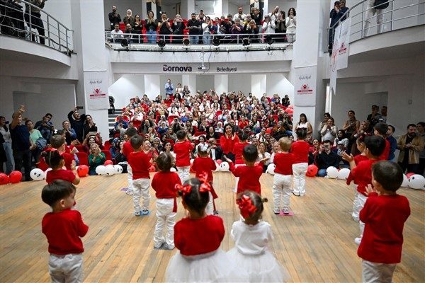 Bornova Belediyesi’nin ilçenin dört bir yanında hizmet veren Çocuk Oyun