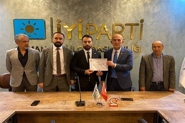 Mazbata t&ouml;reninin ardından İl Başkanı İsmail Kaya&rsquo;nın katılımıyla d&uuml;zenlenen programda,