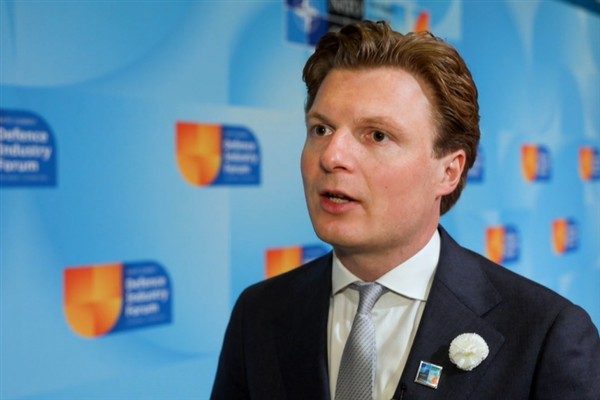 Hollanda Savunma Bakanı Brekelmans, Avrupa Komisyonu &Uuml;yesi Kubilius ile verimli
