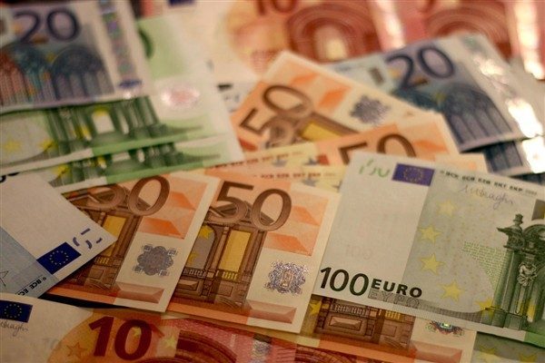 Euro kabul&uuml;yle ilgili olası dolandırıcılık konulu bir konferans &ouml;ncesinde Bulgaristan