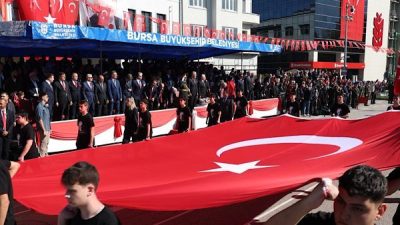 Bursa&rsquo;da 29 Ekim Cumhuriyet Bayramı&rsquo;nın 102. yılı t&ouml;renlerle kutlandı. Atat&uuml;rk