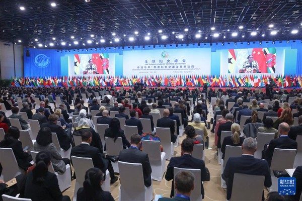 &Ccedil;in Cumhurbaşkanı Xi Jinping&rsquo;in, Beijing&rsquo;de d&uuml;zenlenen Kadınlar Konusunda K&uuml;resel Liderler