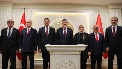 Cumhurbaşkanı Yardımcısı Yılmaz, D&uuml;zce ziyaretinde bir&ccedil;ok kurum ve kuruluş temsilcilerinin