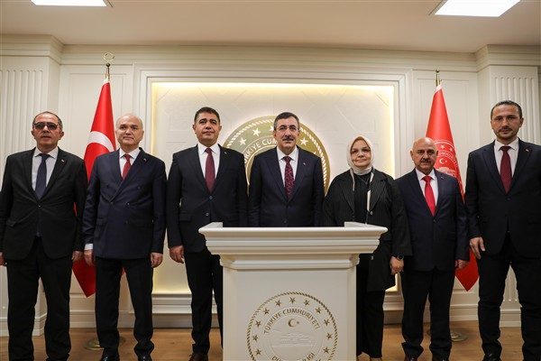 Cumhurbaşkanı Yardımcısı Yılmaz, D&uuml;zce ziyaretinde bir&ccedil;ok kurum ve kuruluş temsilcilerinin