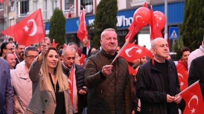 Karacabey Kaymakamlığı &ouml;nc&uuml;l&uuml;ğ&uuml;nde, Karacabey Belediyesi&rsquo;nin katkılarıyla d&uuml;zenlenen 29 Ekim Cumhuriyet