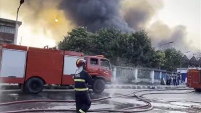 G&ouml;r&uuml;nt&uuml;lerde, Bangladeş, Dakka'daki Hazrat Shahjalal Havalimanı'nda d&uuml;n yerel saatle 14:15