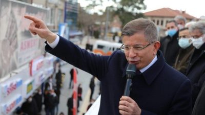 &nbsp;Davutoğlu, ardından B&uuml;y&uuml;kel&ccedil;i Ertaş ile birlikte Filistin&rsquo;in İngiltere B&uuml;y&uuml;kel&ccedil;isi H&uuml;sam