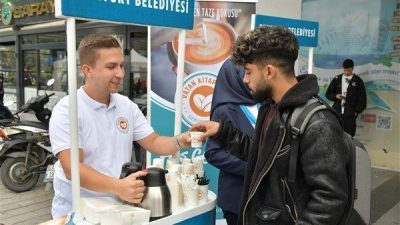 Esenyurt &Uuml;niversitesi &ouml;n&uuml;nde ve Tabela Meydanı&rsquo;nda d&uuml;zenlenen etkinlikte, &uuml;niversite &ouml;ğrencileri