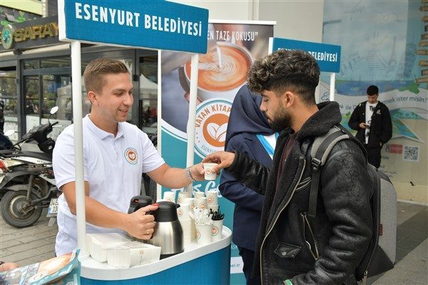 Esenyurt &Uuml;niversitesi &ouml;n&uuml;nde ve Tabela Meydanı&rsquo;nda d&uuml;zenlenen etkinlikte, &uuml;niversite &ouml;ğrencileri