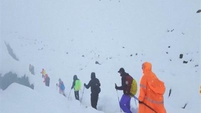 &Ccedil;in devlet medyası, yetkililerin Everest Dağı'nın Tibet yama&ccedil;larında tipi nedeniyle