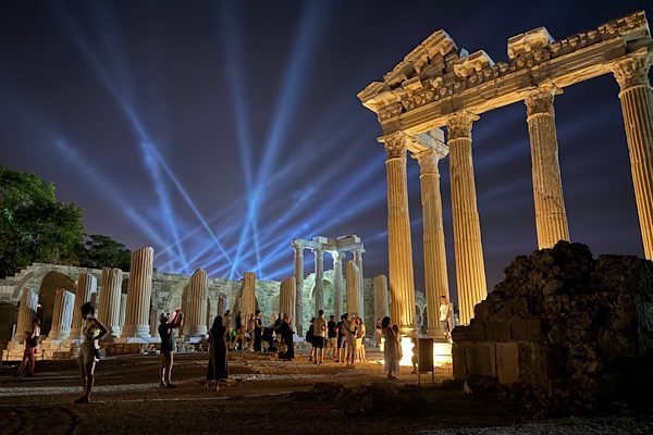 K&uuml;lt&uuml;r ve Turizm Bakanı Ersoy, gece m&uuml;zeciliğinin bu yıl da