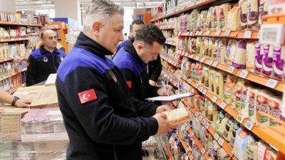 Zabıta M&uuml;d&uuml;rl&uuml;ğ&uuml; ekipleri şehir genelindeki marketlerde ger&ccedil;ekleştirdikleri denetimlerle &ouml;zellikle etiket