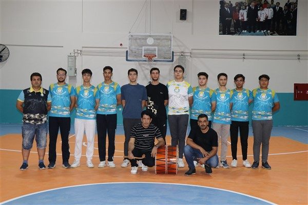 Eğitimler, yıldızlar, gen&ccedil;ler ve yetişkinler olmak &uuml;zere farklı yaş gruplarına