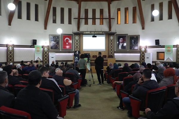 İneg&ouml;l Belediyesi&rsquo;nin AHİD&nbsp;iş birliğiyle d&uuml;zenlediği &ldquo;Aile Okulu&rdquo; eğitimlerinin 7&rsquo;ncisi, Cuma