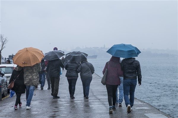 İBB AKOM&rsquo;un son raporuna g&ouml;re İstanbul&rsquo;da bug&uuml;n &ouml;ğle saatlerinden itibaren