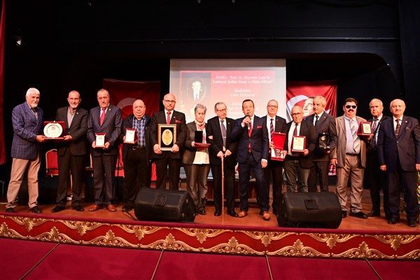 Geceye, Vezirk&ouml;pr&uuml; Belediye Başkanı Murat G&uuml;l ve &ouml;nceki d&ouml;nem Vezirk&ouml;pr&uuml;