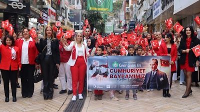 İzmit Belediyesi &Ccedil;ınar &Ccedil;ocuk Evleri&rsquo;nin &ccedil;ocukları, 29 Ekim Cumhuriyet Bayramı&rsquo;nda