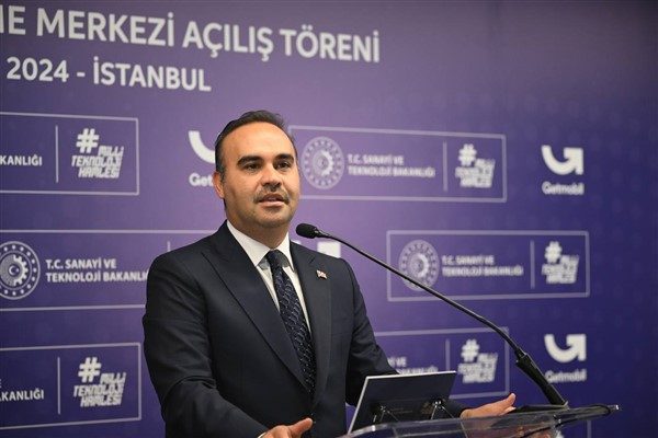 Sanayi ve Teknoloji Bakanı Kacır, T&uuml;rk savunma sanayii adına &ouml;nemli