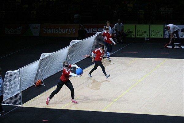 Finlandiya'da d&uuml;zenlenen IBSA Avrupa Goalball Şampiyonası'nda m&uuml;cadele eden kadın ve