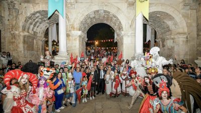 Muratpaşa Belediyesi tarafından Antalya&rsquo;nın tarihi kent merkezi Kalei&ccedil;i&rsquo;nde d&uuml;zenlenen&nbsp;Kalei&ccedil;i Old