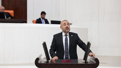 Karatutlu, il&ccedil;ede yaşayan vatandaşların b&uuml;y&uuml;k sıkıntılar yaşadığını ifade ederek &ldquo;Yollar
