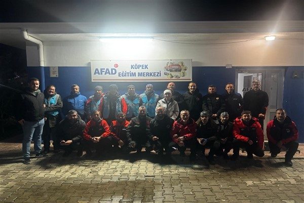 Kartal Belediyesi Afet İşleri M&uuml;d&uuml;rl&uuml;ğ&uuml;ne bağlı K-9 arama kurtarma ekibi,