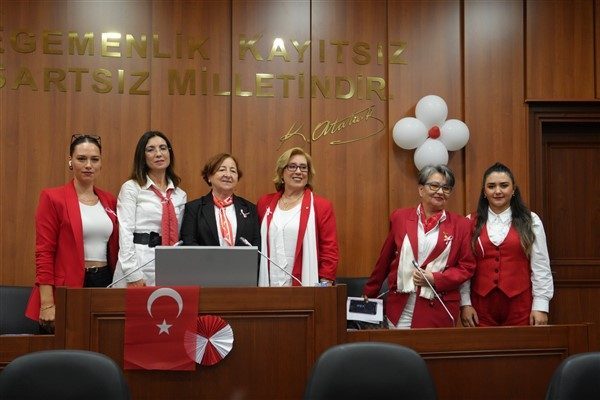 Kartal Belediyesi Meclis Salonu&rsquo;nda ger&ccedil;ekleştirilen Kadın Meclisi&rsquo;ne, Kartal Belediyesi Başkan