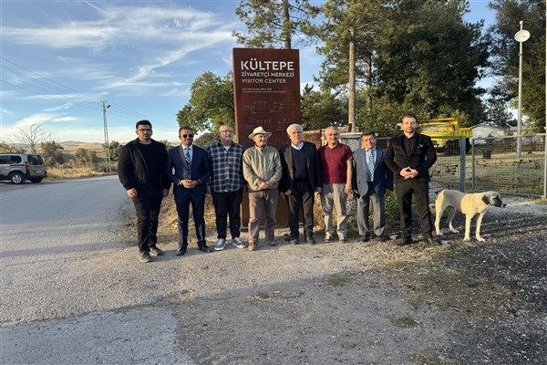 Heyet, K&uuml;ltepe Kaniş-Karum&rsquo;da devam eden kazı ve m&uuml;ze projelerini yerinde
