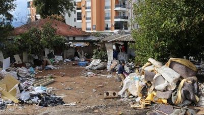 Kepez Kaymakamlığı Hıfzıssıhha Kuruluna yapılan şikayet &uuml;zerine harekete ge&ccedil;en Temizlik