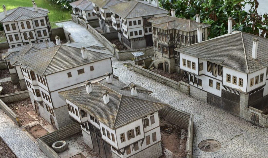 Antalya&rsquo;nın Kepez il&ccedil;esinde bulunan Dokumapark A&ccedil;ık Hava M&uuml;zesi, T&uuml;rkiye&rsquo;nin farklı