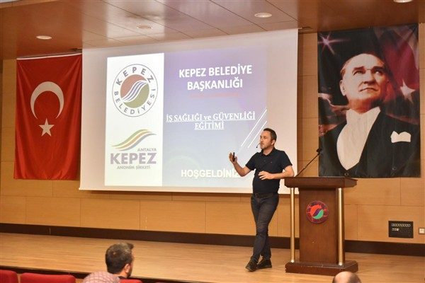 Ger&ccedil;ekleştirilen eğitimde, sahada ve ofiste g&ouml;rev yapan t&uuml;m personele iş