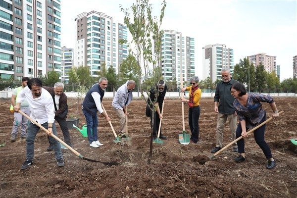 Diyarbakır&rsquo;da 30 yılın ardındanbir konser veren Koma Amed &uuml;yeleri, Kayapınar