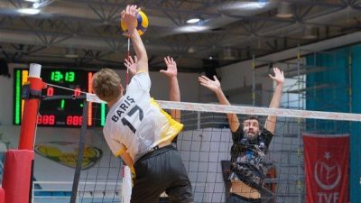 Konya Teknik &Uuml;niversitesi Spor Salonu'nda oynanan karşılaşmada &Uuml;rg&uuml;p Gen&ccedil;lik Spor'a